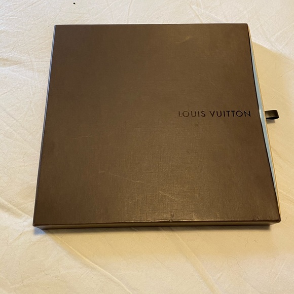 Authentic Louis Vuitton Milla Pouchette - Picture 16 of 16